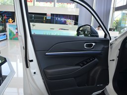 本田e：NS1 內飾圖片