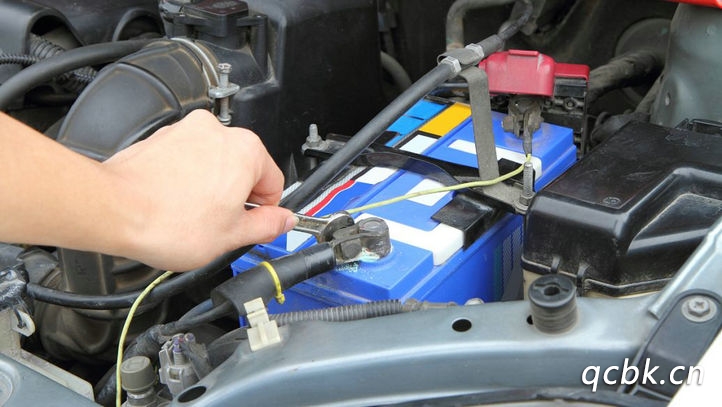 換完電瓶車子怠速不穩(wěn)還抖動正常嗎