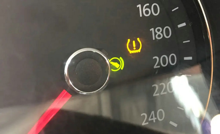 儀表盤黃燈感嘆號亮了是什么意思