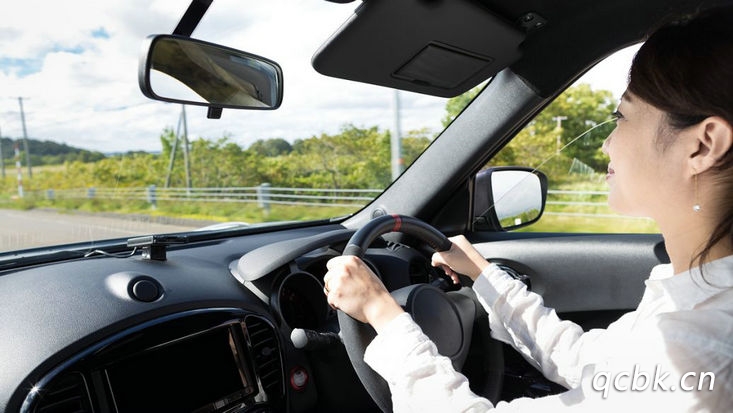 考駕照需多少錢