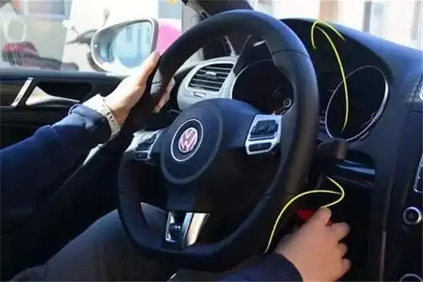 汽車(chē)方向盤(pán)鎖住了怎么開(kāi)鎖