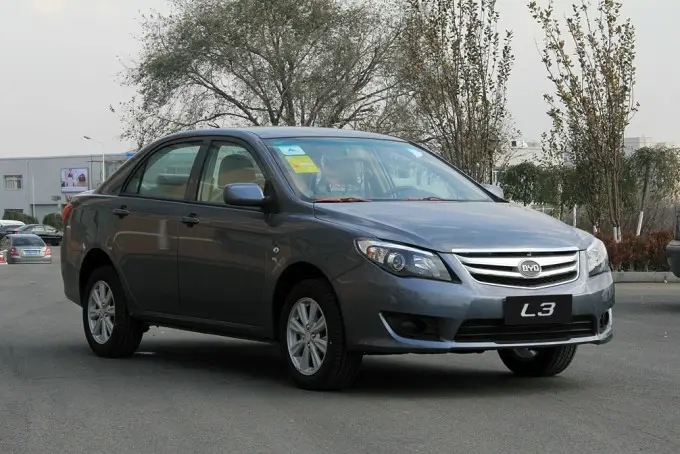 比亞迪l3保險盒在哪個位置