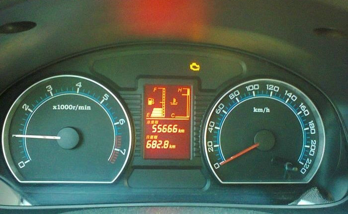 奔騰b70發動機故障燈亮怎么回事