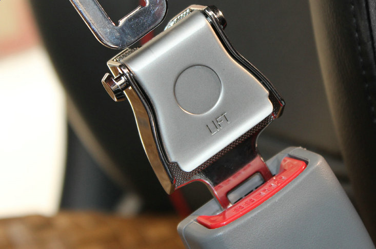 安全帶插扣壞了怎么辦