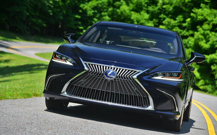 雷克薩斯es300h混動需要充電嗎