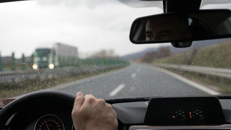 車窗玻璃起霧如何解決