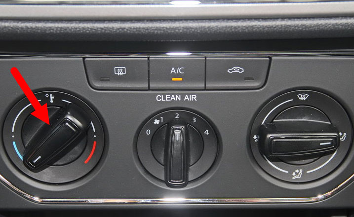 汽車暖氣開關是哪個