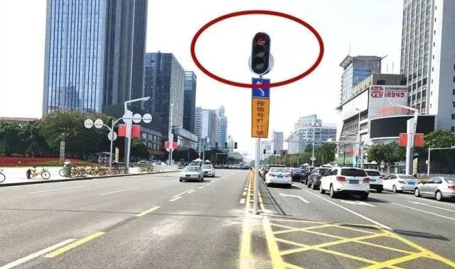 不按行進(jìn)方向駛?cè)雽?dǎo)向車道怎么處罰