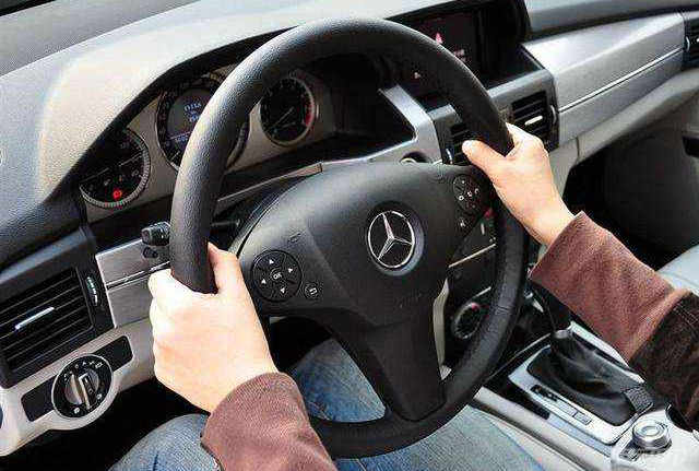 方向盤不正是什么原因
