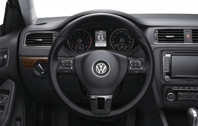 方向盤不正微偏怎么調