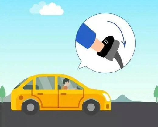 離合器踏板在哪個位置