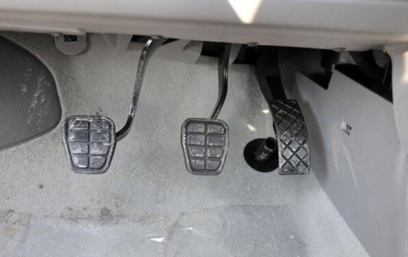 檢查離合器踏板時有什么方法