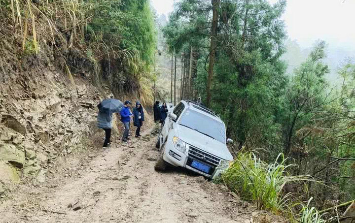 發生側滑時怎樣使用制動