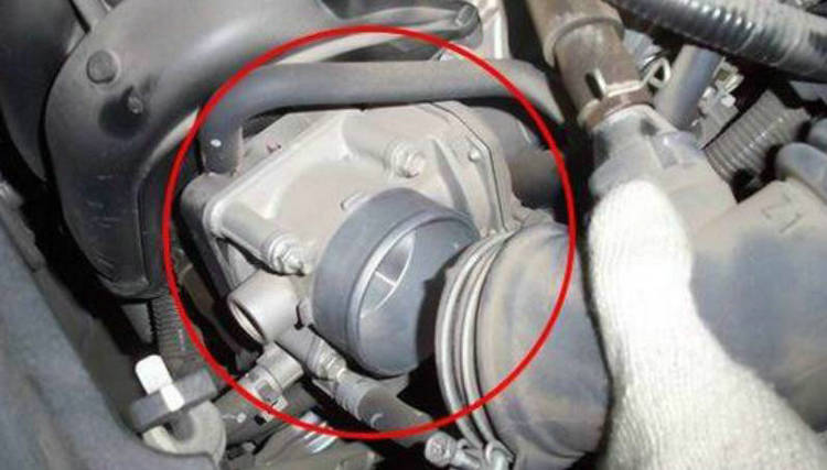 節氣門位置傳感器一般在哪里