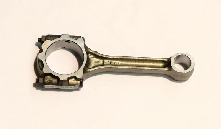 發動機連桿由什么組成