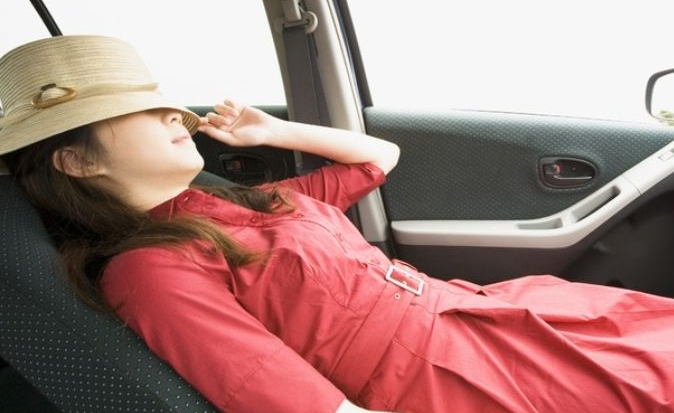 車內開空調睡覺要注意什么
