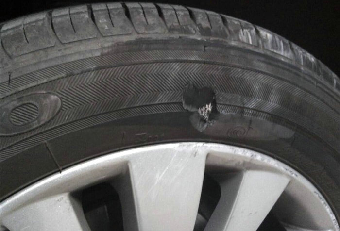 輪胎邊緣扎釘子可以補嗎