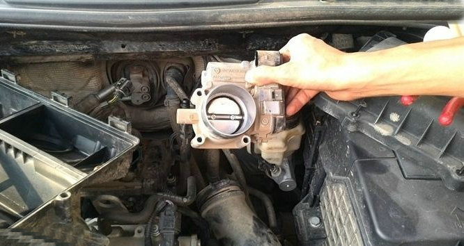 節氣門清洗需要拆下來嗎