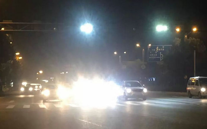 遠光燈是向前推還是往后推