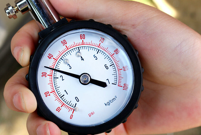 汽車(chē)胎壓監(jiān)測(cè)燈亮了怎么消除