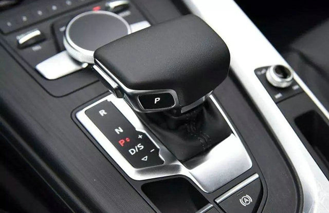 自動擋上的P、R、N、D、S、L代表什么檔位