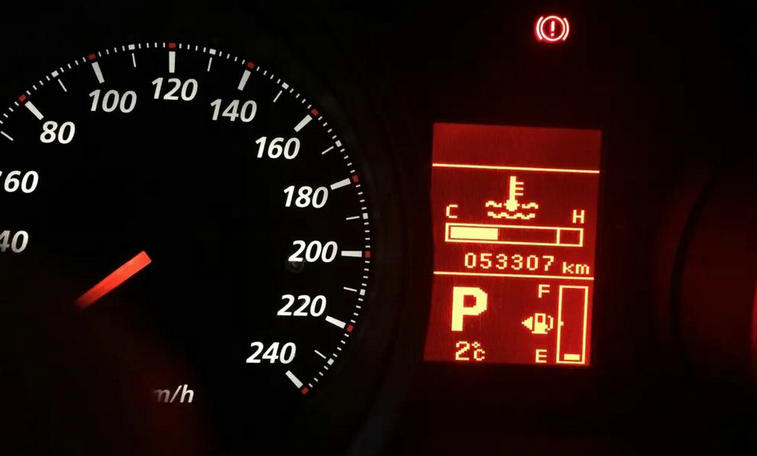 汽車發(fā)動機(jī)溫度過高怎么辦