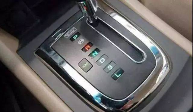 自動(dòng)擋汽車的檔位介紹及使用方法