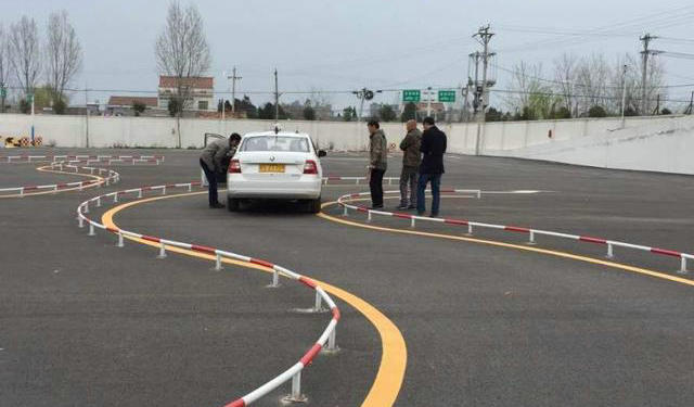 科目二補考需要場地費嗎