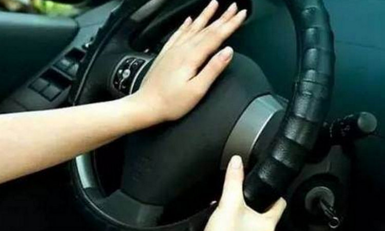 汽車?yán)群鋈痪筒豁懥说脑?></i>
          <h3>汽車?yán)群鋈痪筒豁懥说脑?/h3>
          <span>知識</span>
          <p class=