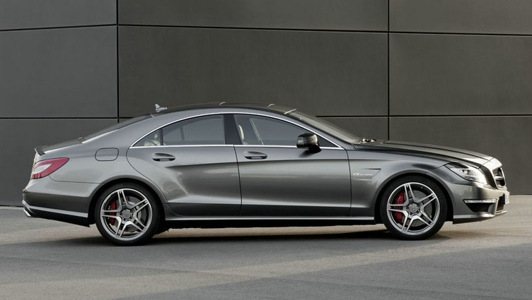 發動機怠速間歇性輕微抖動正常嗎