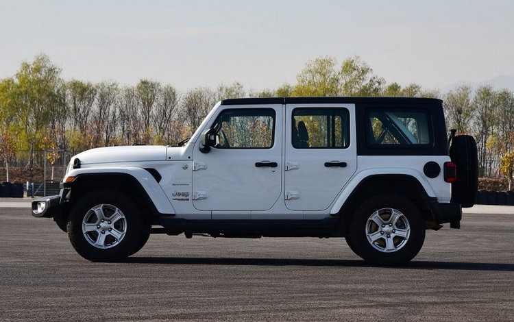 牧馬人越野車2022款報價及圖片