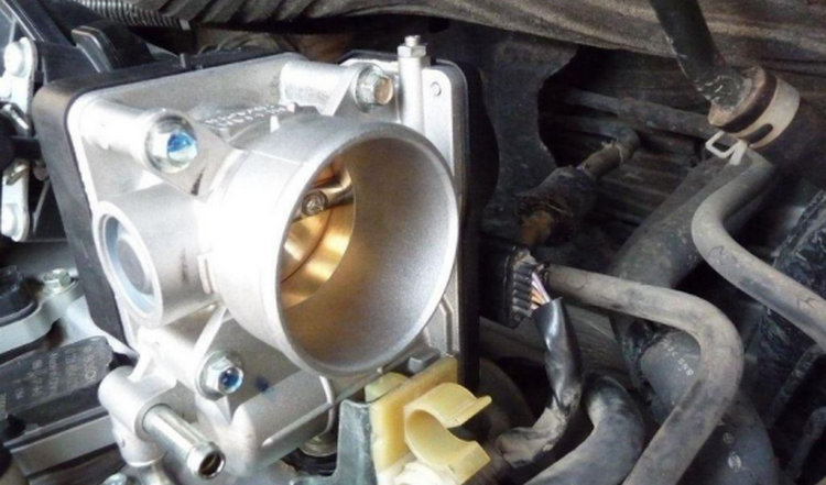 節氣門的作用與原理