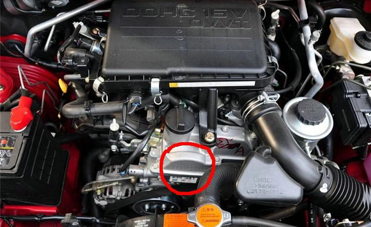 豐田蘭德酷路澤4700發(fā)動(dòng)機(jī)號(hào)在哪里