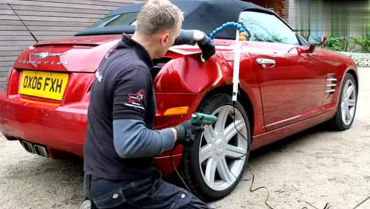 汽車撞凹了怎么修復