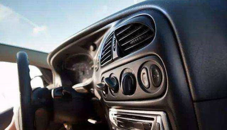 冬天停車不熄火開空調對車有影響嗎