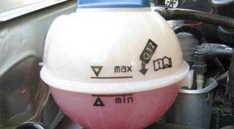 發動機冷卻液在哪個位置