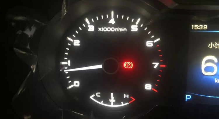 發動機怠速高降不下來怎么辦 發動機怠速高怎么辦