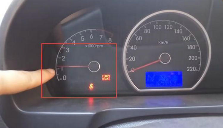 發(fā)動機怠速高是什么原因造成的