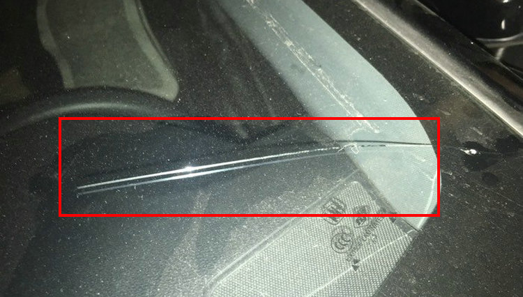 汽車前擋風玻璃有裂紋怎么辦