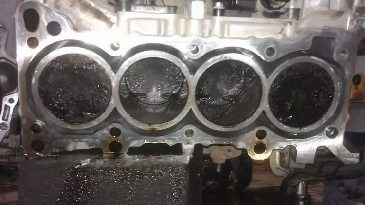 汽車缸內積碳怎么清理 汽車缸內積碳清洗方法