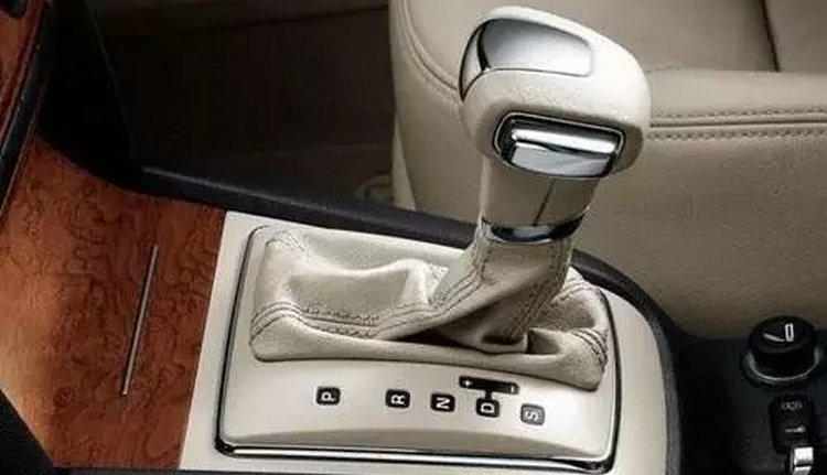 自動擋汽車掛檔沒反應怎么回事