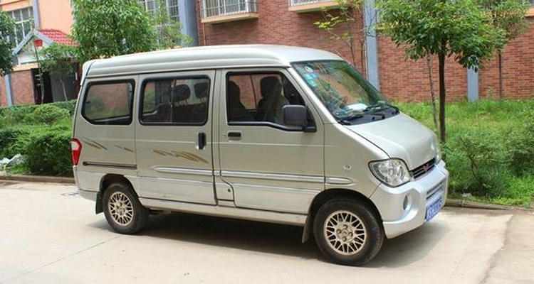 面包車油門踩不動怎么回事