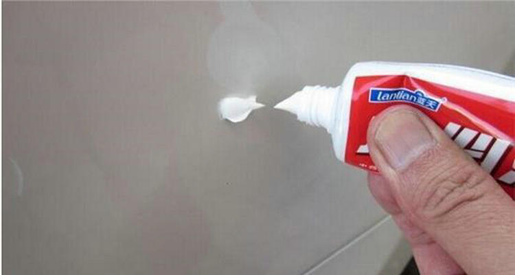 牙膏擦車漆劃痕對車漆有損害嗎