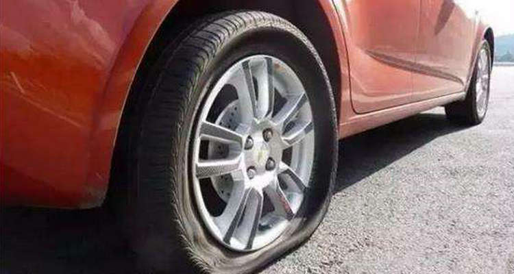 轎車輪胎側面劃傷多深要換