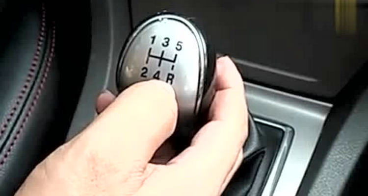 手動擋點火用不用踩離合 手動擋點火的正確方法