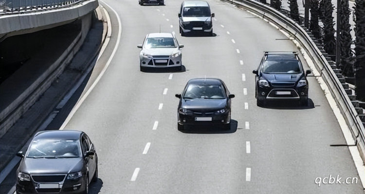 時速100后發動機嗡嗡聲嚴重怎么回事