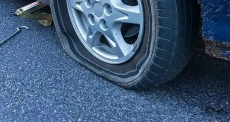 汽車輪胎沒氣了繼續跑有什么后果