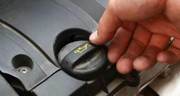 機油加在汽車哪個位置