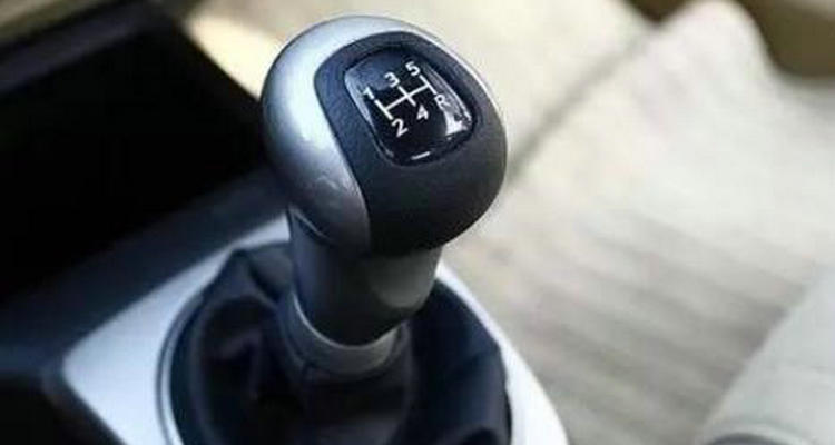 考取手動(dòng)擋駕照要多少錢(qián)