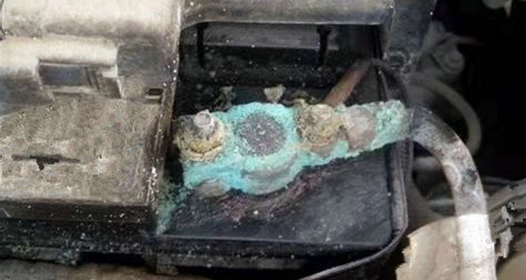 汽車電瓶接頭發綠如何處理